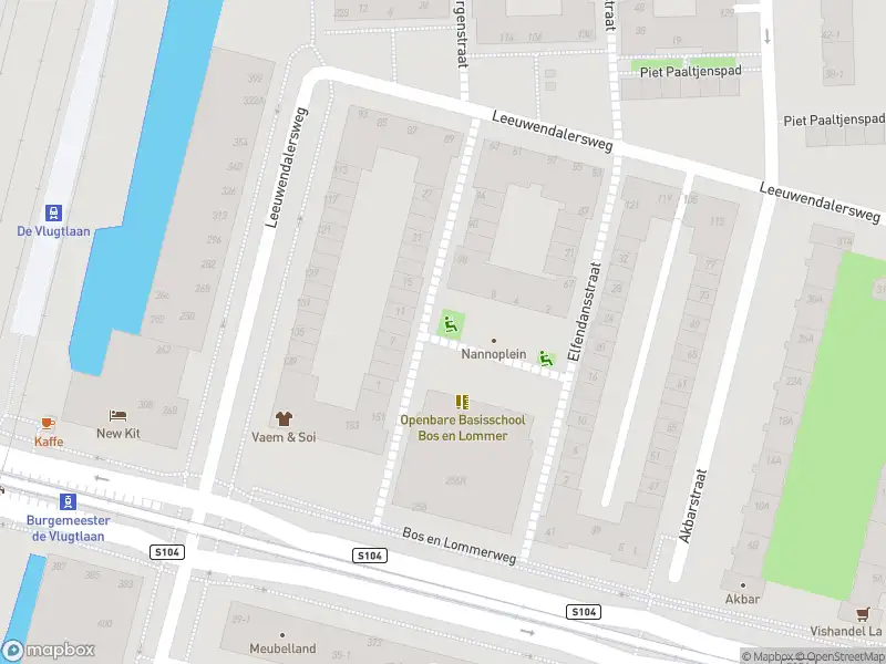 Ambulance met grote spoed naar de Meimorgenstraat in Amsterdam