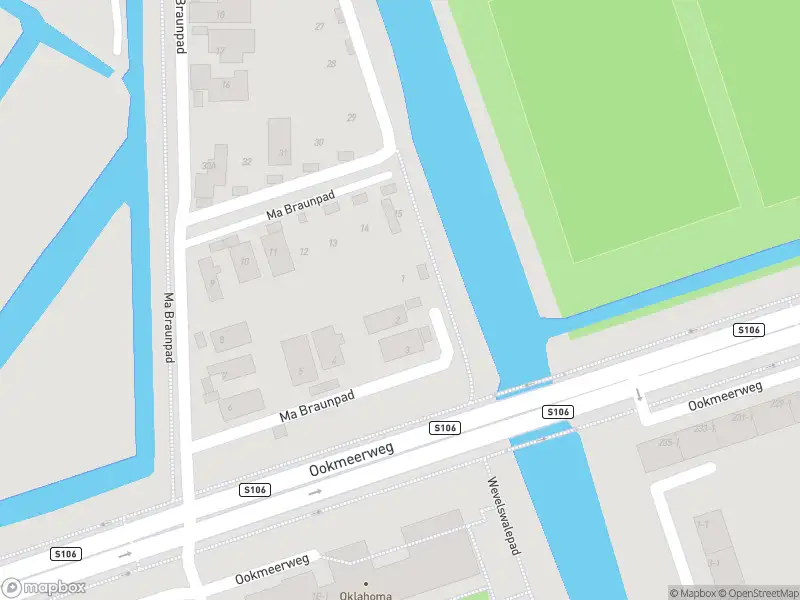 Ambulance met grote spoed naar de Ma Braunpad in Amsterdam