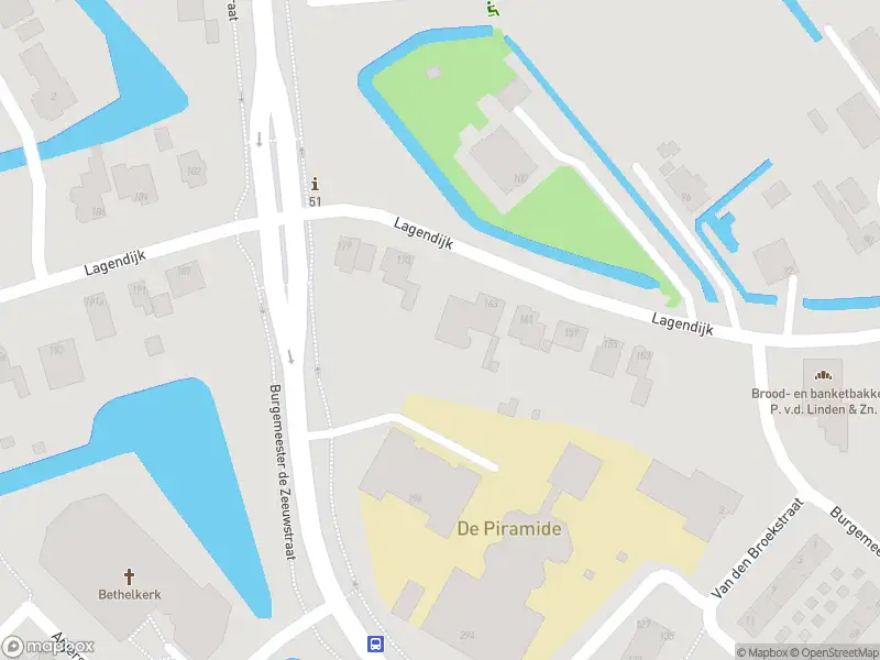 Ambulance met gepaste spoed naar de Burgemeester de Zeeuwstraat in Ridderkerk