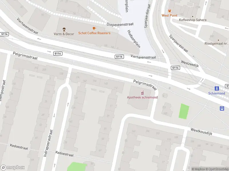 Ambulance met grote spoed naar de Pelgrimsstraat in Rotterdam