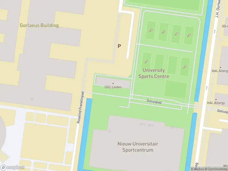 Ambulance met grote spoed naar de Goliuspad in Leiden