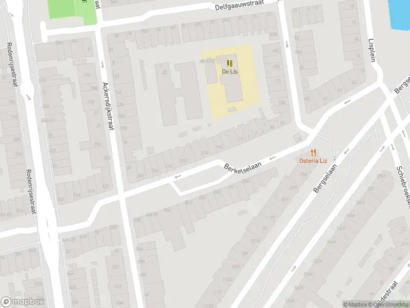 Ambulance met gepaste spoed naar de Berkelselaan in Rotterdam