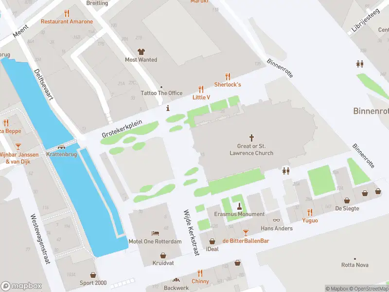 Ambulance met grote spoed naar de Grotekerkplein in Rotterdam