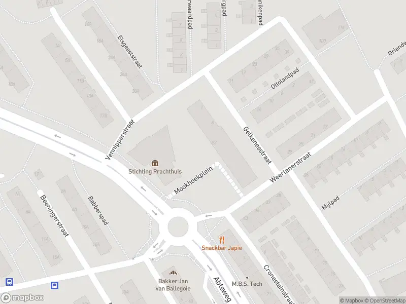 Ambulance met grote spoed naar de Mookhoekplein in Rotterdam