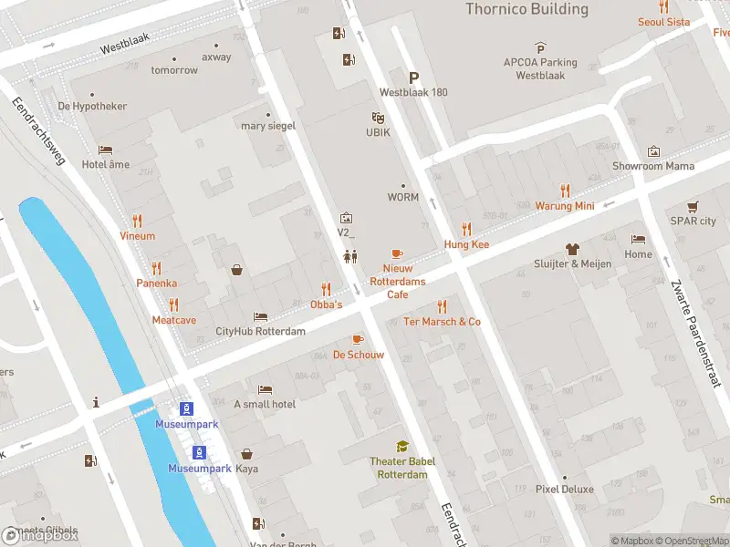 Ambulance met grote spoed naar de Witte de Withstraat in Rotterdam