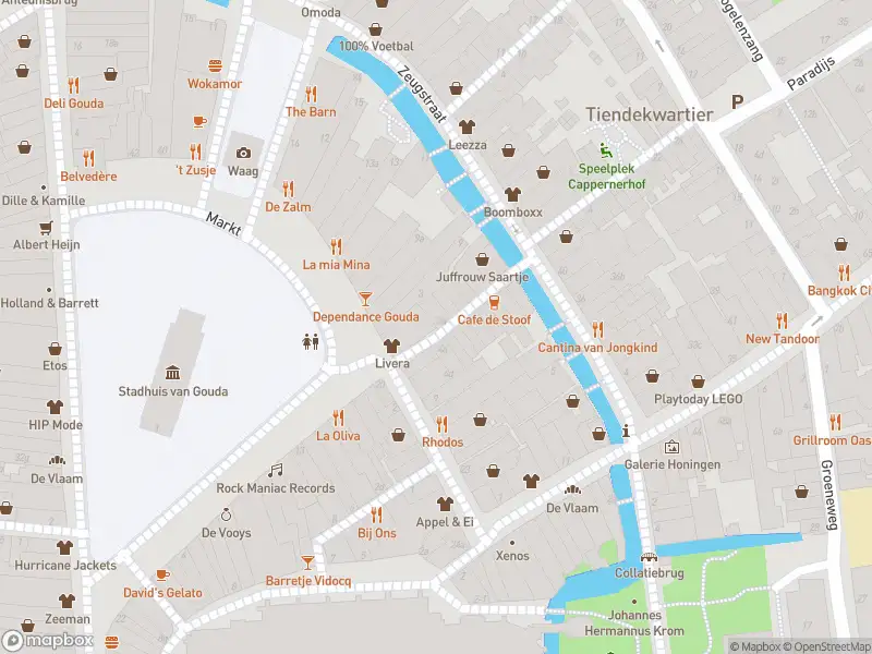 Ambulance met grote spoed naar de Stoofsteeg in Gouda