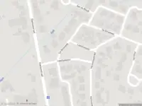 Ambulance met grote spoed naar de Leenhofplein in Baexem