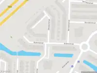 Ambulance met grote spoed naar de Offenbachstraat in Capelle aan den IJssel