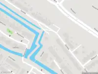 Ambulance met grote spoed naar de Zanddijk in Rozenburg