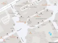 Ambulance met grote spoed naar de Bijlmerplein in Amsterdam