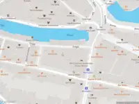 Brandweer met gepaste spoed naar de Reguliersbreestraat in Amsterdam vanwege een liftopsluiting