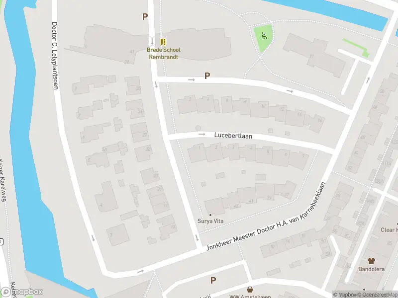 Ambulance met grote spoed naar de Corneillelaan in Amstelveen