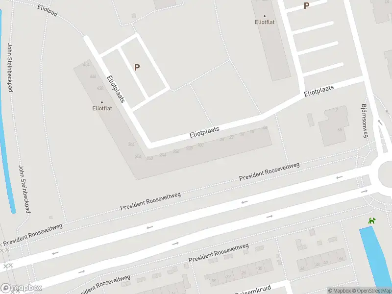 Ambulance met grote spoed naar de Eliotplaats in Rotterdam