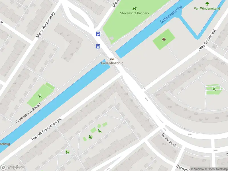 Ambulance met gepaste spoed naar de Harriët Freezersingel in Leiden