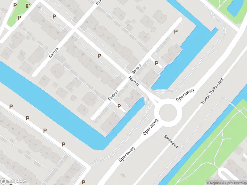 Brandweer met gepaste spoed naar de Foxtrot in Nieuw-Vennep