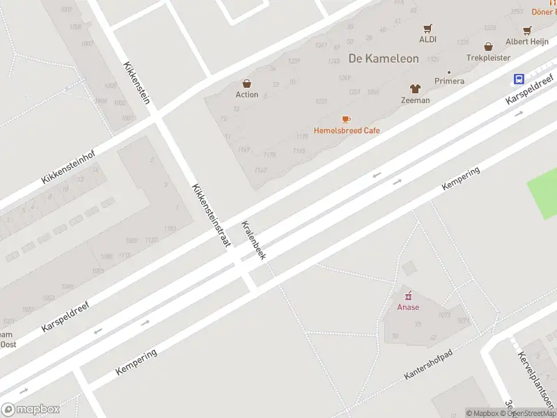 Ambulance met grote spoed naar de Karspeldreef in Amsterdam