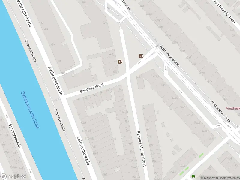 Ambulance met grote spoed naar de Samuel Mullerstraat in Rotterdam