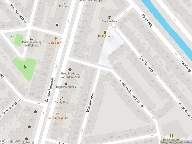 Ambulance met gepaste spoed naar de Hendrick Croesinckstraat in Rotterdam