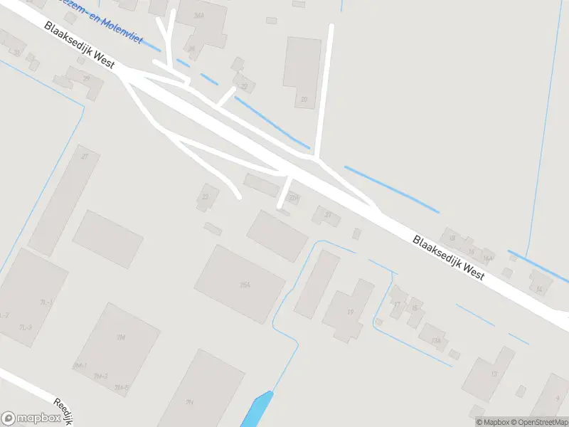 Ambulance met gepaste spoed naar de Blaaksedijk West in Heinenoord