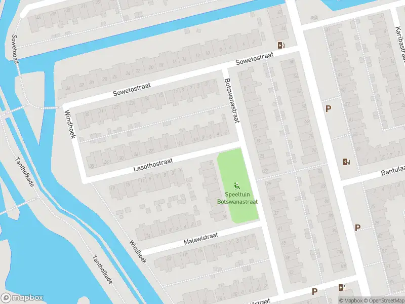 Ambulance met grote spoed naar de Lesothostraat in Delft