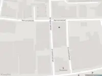 Ambulance met grote spoed naar de 3e Industriestraat in Vlaardingen