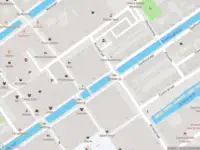 Ambulance met grote spoed naar de Gasthuislaan in Delft