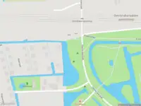 Ambulance met grote spoed naar de Overbrakerpad in Amsterdam