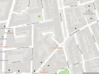 Brandweer met grote spoed naar de Oost-Peterstraat in Arnhem vanwege afhijsen patient