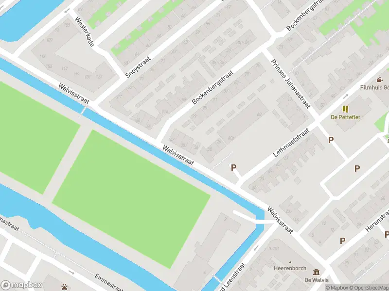 Ambulance met gepaste spoed naar de Turfsingel in Gouda vanwege wateroverlast