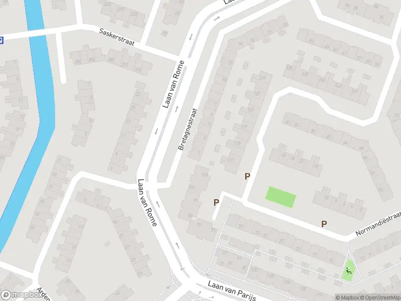 Ambulance met gepaste spoed naar de Bretagnestraat in Alkmaar