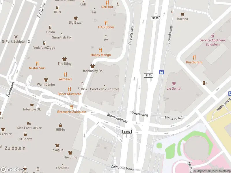 Ambulance met grote spoed naar de Strevelsweg in Rotterdam