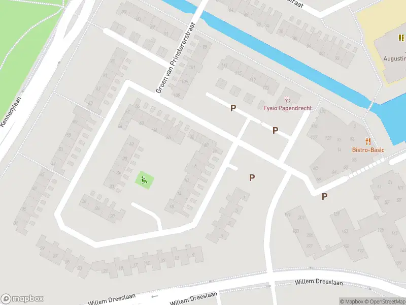 Ambulance met gepaste spoed naar de Groen v Prinstererstraat in Papendrecht