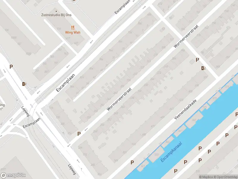 Ambulance met grote spoed naar de Wormerveerstraat in 's-Gravenhage