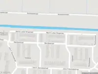 Ambulance met grote spoed naar de Martin Luther Kingstraat in Heinenoord