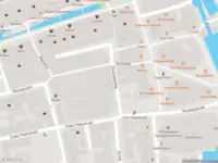 Ambulance met grote spoed naar de Zilverpadsteeg in Zaandam