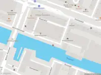 Ambulance met grote spoed naar de Admiraliteitskade in Rotterdam