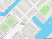 Ambulance met gepaste spoed naar de Kleine Wittenburgerstraat in Amsterdam