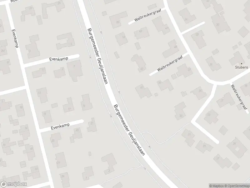 Brandweer met grote spoed naar de Burgemeester Geuljanslaan in Roermond vanwege voertuigbrand