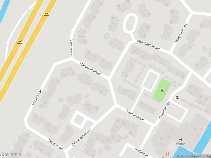 Ambulance met grote spoed naar de Massenetstraat in Alkmaar