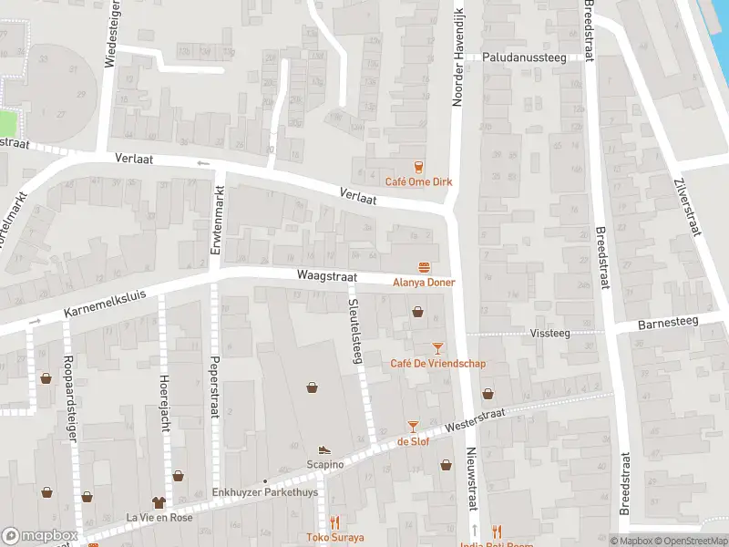 Ambulance met gepaste spoed naar de Waagstraat in Enkhuizen