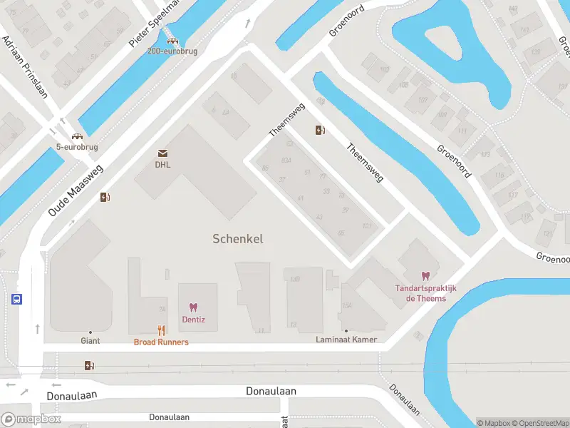 Ambulance met grote spoed naar de Theemsweg in Spijkenisse