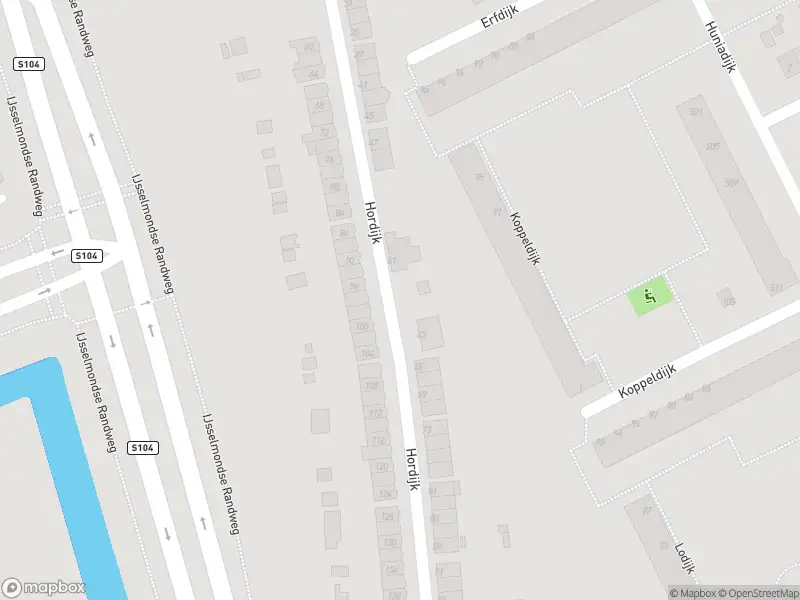 Ambulance met grote spoed naar de Hordijk in Rotterdam