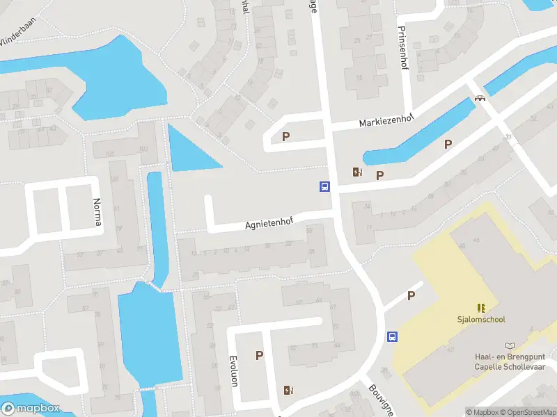 Ambulance met grote spoed naar de Hermitage in Capelle aan den IJssel