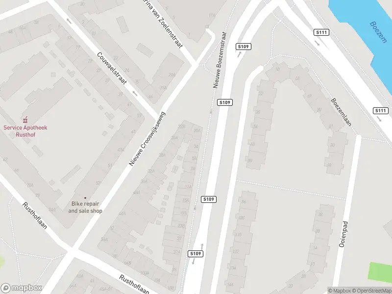 Ambulance met grote spoed naar de Nieuwe Boezemstraat in Rotterdam