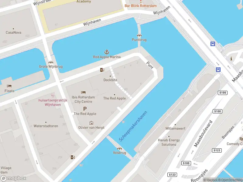 Ambulance met grote spoed naar de Scheepmakerspassage in Rotterdam