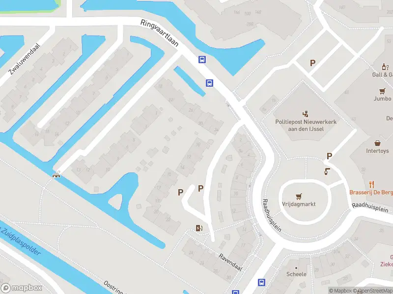 Ambulance met grote spoed naar de Ravendaal in Nieuwerkerk aan den IJssel