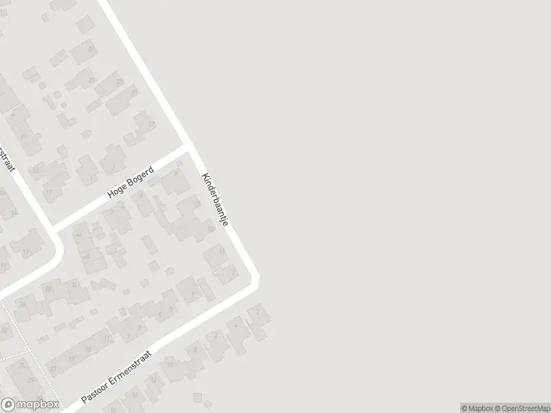 Brandweer met grote spoed naar de Kapelaan Kockstraat in Steenbergen vanwege middelgrote brand