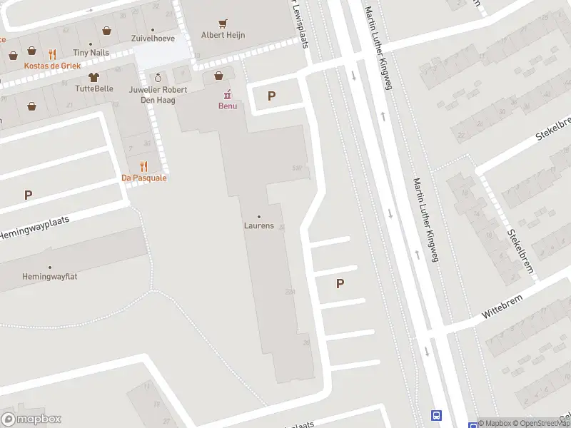 Ambulance met grote spoed naar de Sinclair Lewisplaats in Rotterdam