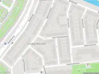 Ambulance met grote spoed naar de Urkstraat in Amsterdam