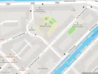 Ambulance met grote spoed naar de Van der Duijnstraat in Amsterdam